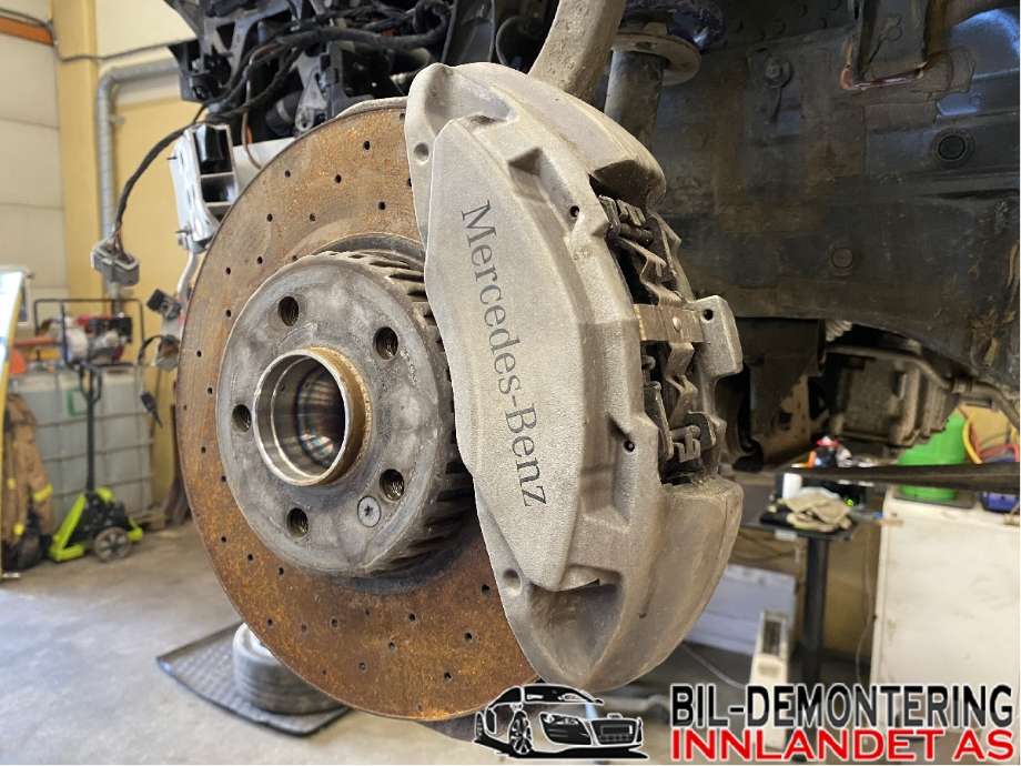 Bremsecaliper venstre foran til Mercedes C-Klasse, 2018-2021 (Fase 2) (W205) (W205) (MERCEDES|A 011 421 95 98)