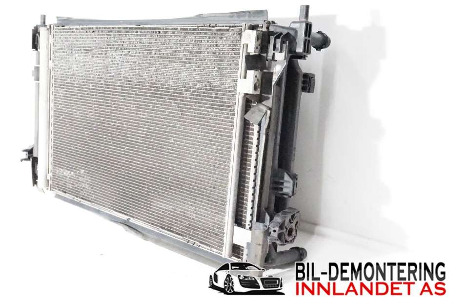 Radiator (automat gir) til VW Passat 2015-2019 (Fase 1) (B8) (B8) (VOLKSWAGEN|5Q0 121 251 GD|5Q0 816 411 AK|5Q0 121 203 CP)