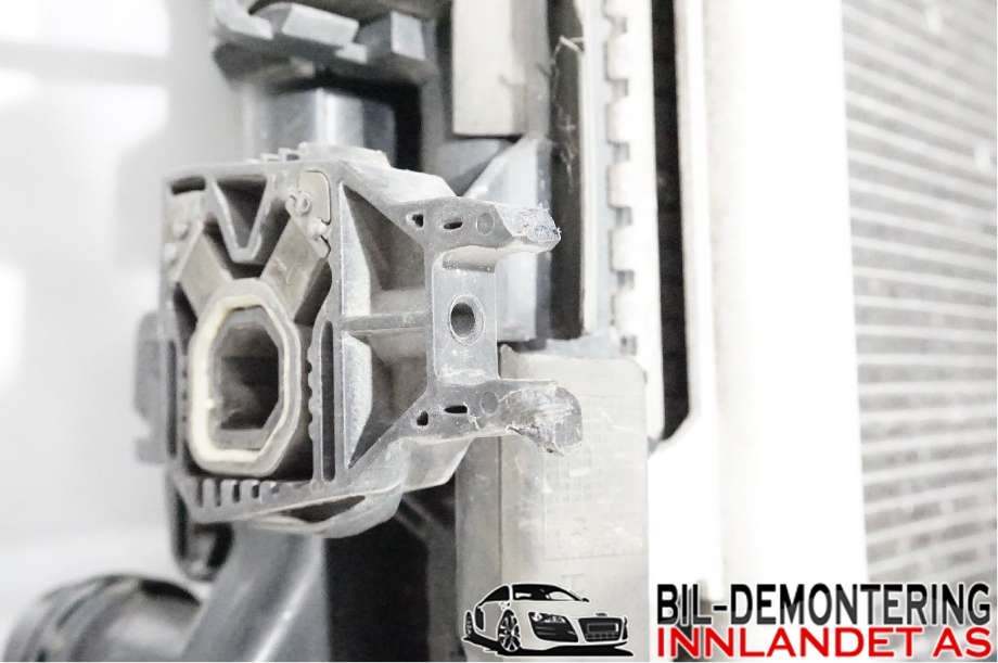 Radiator (automat gir) til VW Passat 2015-2019 (Fase 1) (B8) (B8) (VOLKSWAGEN|5Q0 121 251 GD|5Q0 816 411 AK|5Q0 121 203 CP)