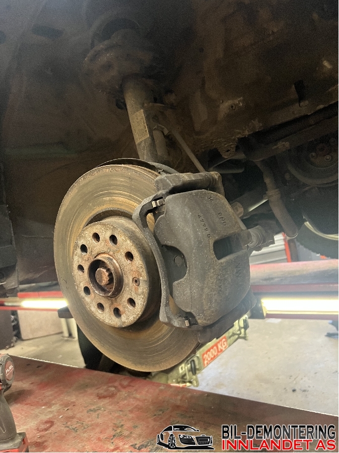 Bremsecaliper høyre foran til VW Passat, 2015-2019 (Fase 1) (B8) (B8) (VOLKSWAGEN|8V0 615 124 D)