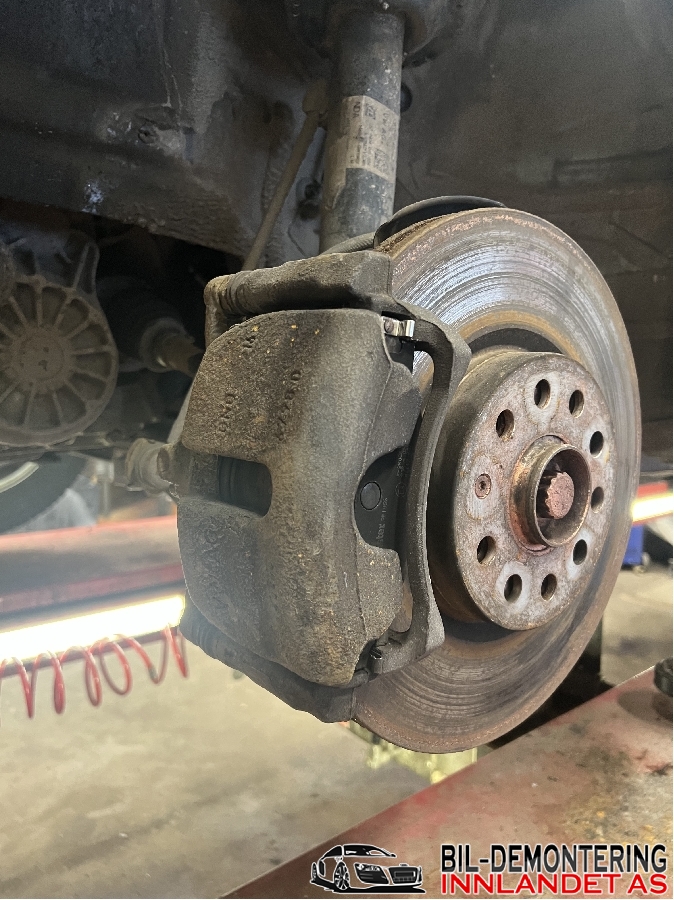 Bremsecaliper venstre foran til VW Passat, 2015-2019 (Fase 1) (B8) (B8) (VOLKSWAGEN|8V0 615 123 D)
