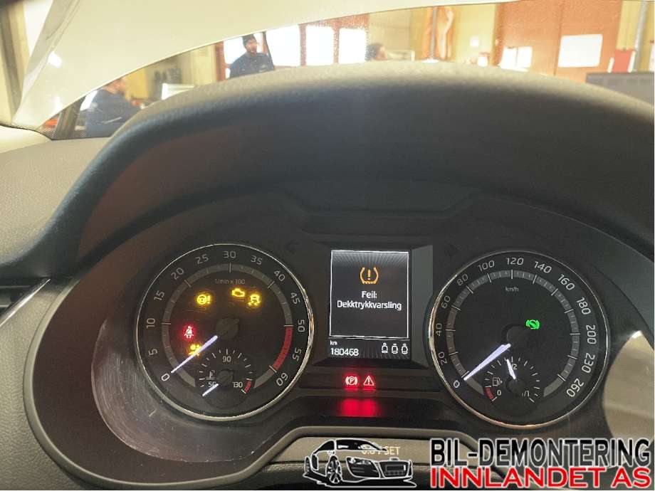 Instrumentpanel til Škoda Octavia 2013-2016 (Type III, Fase 1)  (SKODA|5E0 920 759|)