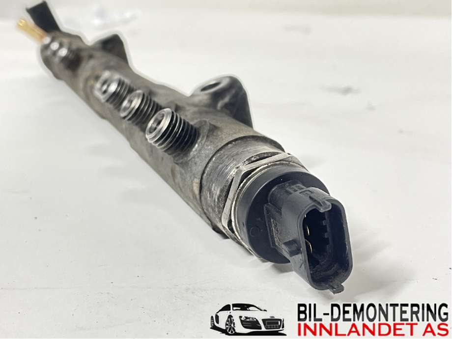 Dyseskinne (fuelrail) til Volvo V70 2007-2013 (Type III, Fase 1)  (VOLVO|31259011|0445215023)