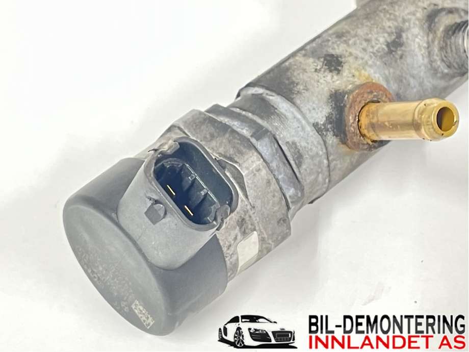 Dyseskinne (fuelrail) til Volvo V70 2007-2013 (Type III, Fase 1)  (VOLVO|31259011|0445215023)