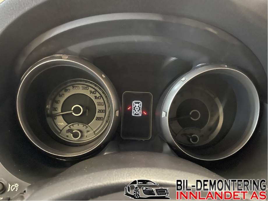 Instrumentpanel til Mitsubishi Pajero, 2007-2016 (Type IV, Fase 1)  (MITSUBISHI|8100A623)