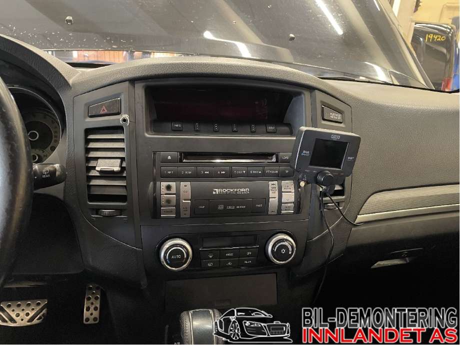 Varmeapparat betjening til Mitsubishi Pajero, 2007-2016 (Type IV, Fase 1)  (MITSUBISHI|7820A132XA)