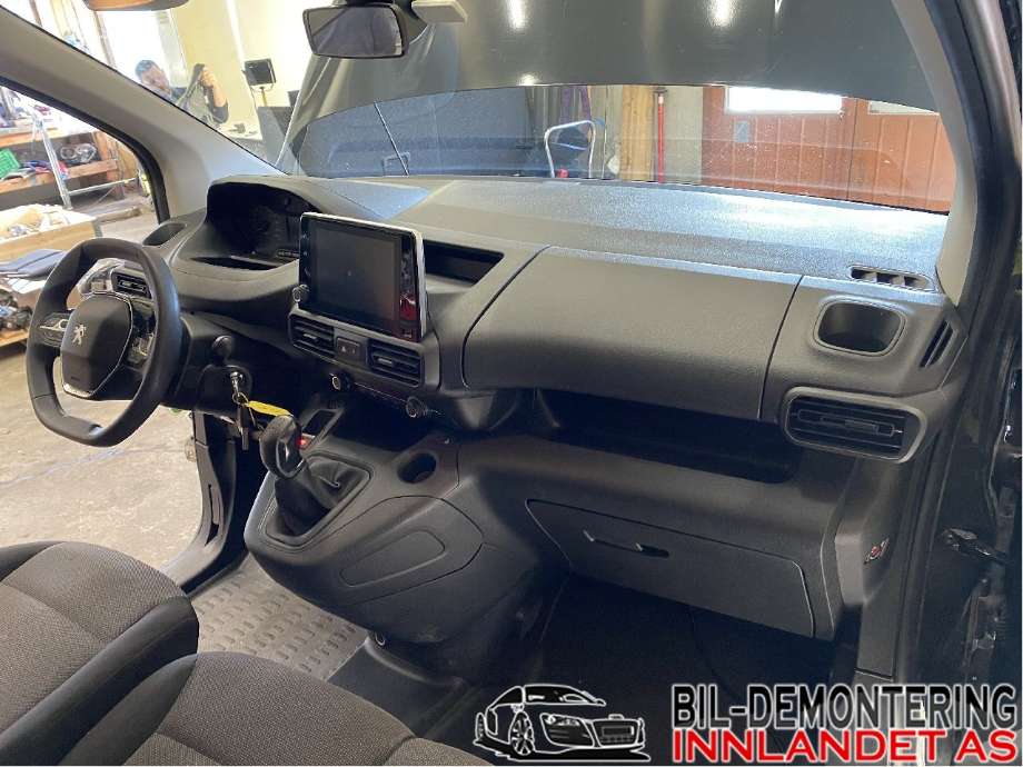 Dashbord til Peugeot Partner 2019-->> (Type III)  (PEUGEOT|16 362 606 ZD|)