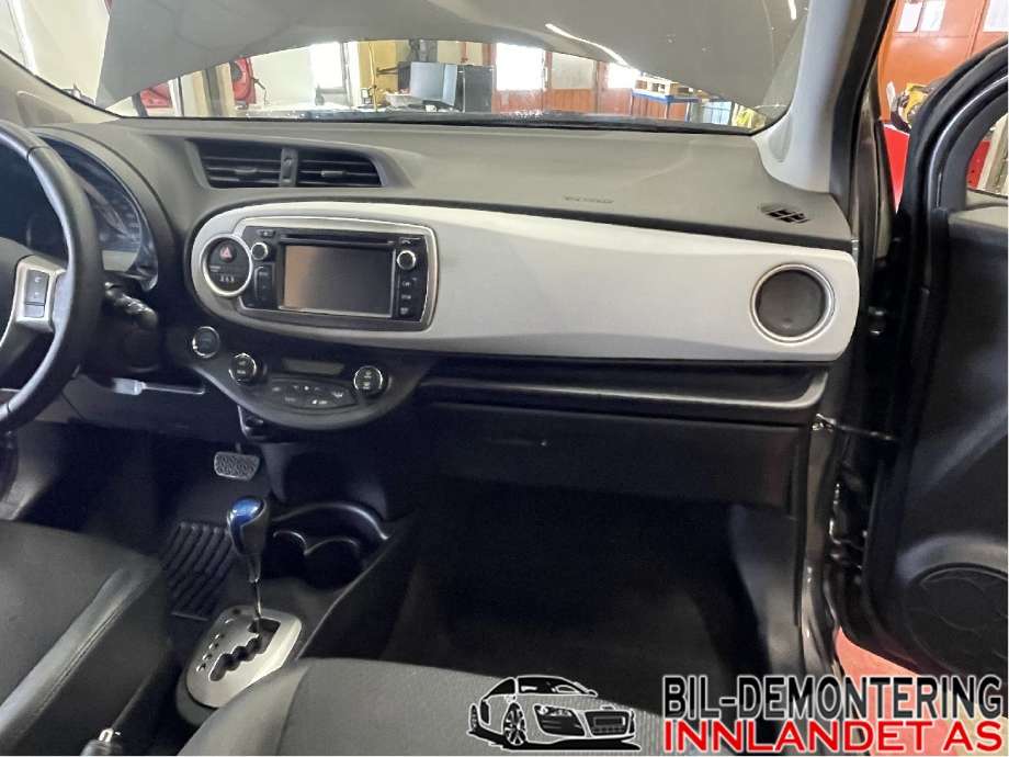 Dashbord til Toyota Yaris, 2012-2014 (Type III, Fase 1)  (TOYOTA|553020D160C0)