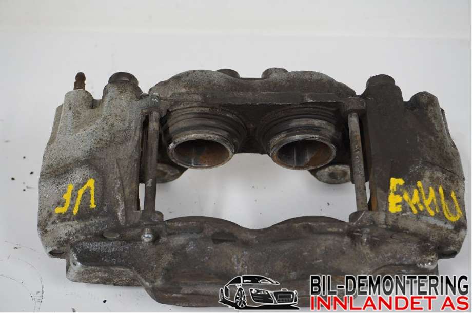 Bremsecaliper venstre foran til Mitsubishi Pajero 2007-2016 (Type IV, Fase 1)  (MITSUBISHI|4605B705|)