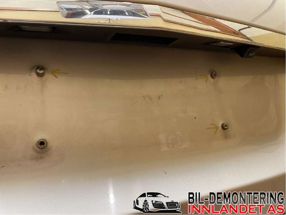 Bakluke sedan til Mercedes E-Klasse 2009-2013 (Fase 1) (W212) (W212) (MERCEDES|A 212 750 02 75|)
