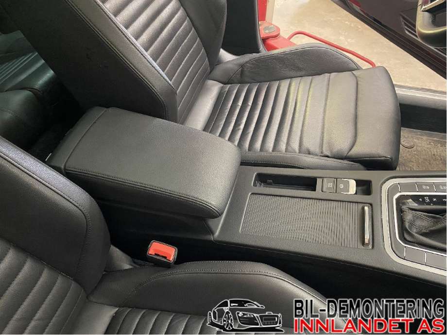 Sete armlene lokk til VW Passat, 2015-2019 (Fase 1) (B8) (B8) (VOLKSWAGEN|3G0 864 207 A)