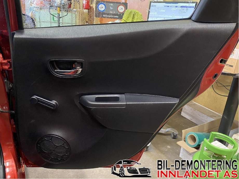 Dørtrekk høyre til Toyota Yaris, 2012-2014 (Type III, Fase 1)  (TOYOTA|676300DB80C0)