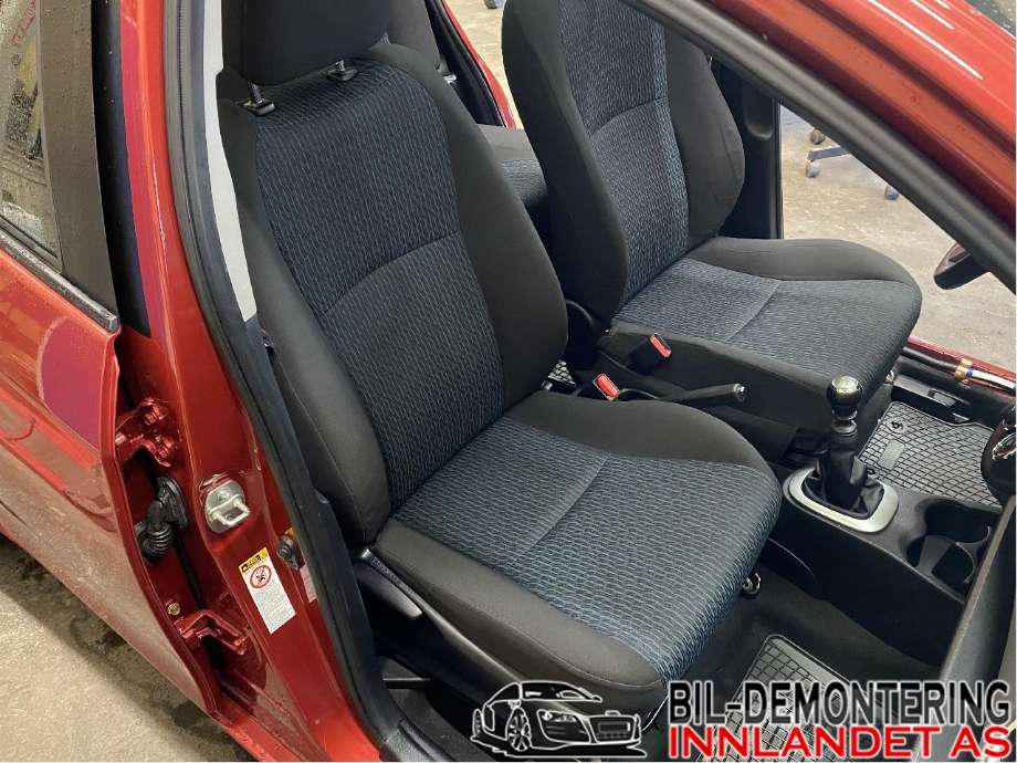Sete foran høyre til Toyota Yaris, 2012-2014 (Type III, Fase 1)  (TOYOTA|)