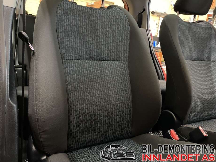 Sete foran høyre til Toyota Yaris 2012-2014 (Type III, Fase 1)  (TOYOTA|)