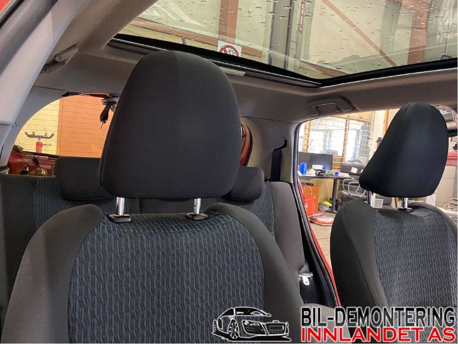 Sete foran høyre til Toyota Yaris 2012-2014 (Type III, Fase 1)  (TOYOTA|)