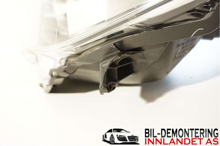 Frontlykt venstre halogen til Toyota Yaris 2012-2014 (Type III, Fase 1)  (TOYOTA|811700D450|)