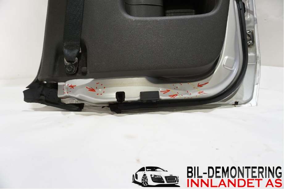 Dør høyre bak til Nissan Navara 2010-2015 (Fase 2) (D40) (D40) (NISSAN|H2100ZL4MA|)