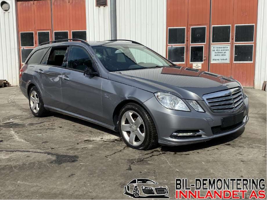 Sikkerhetsbelte foran høyre til Mercedes E-Klasse, 2009-2013 (Fase 1) (W212) (W212) (MERCEDES|A 212 860 92 85)