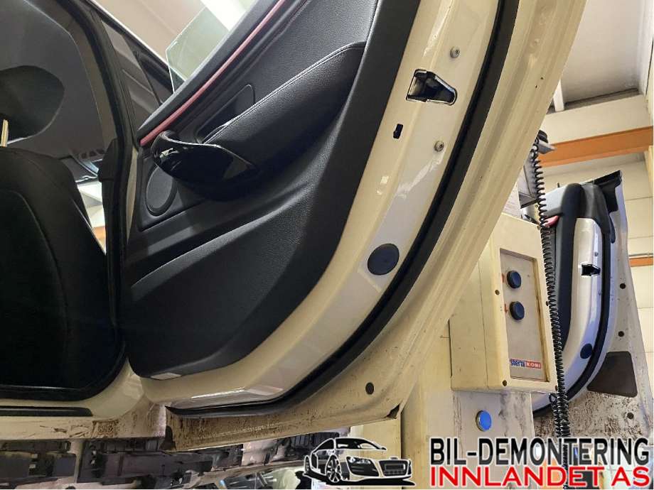 Dør høyre bak til BMW 3-Serie 2012-2018 (F30/F31/F34) (F30/F31/F34) (BMW|41 00 7 347 714|41 00 9 631 846|)