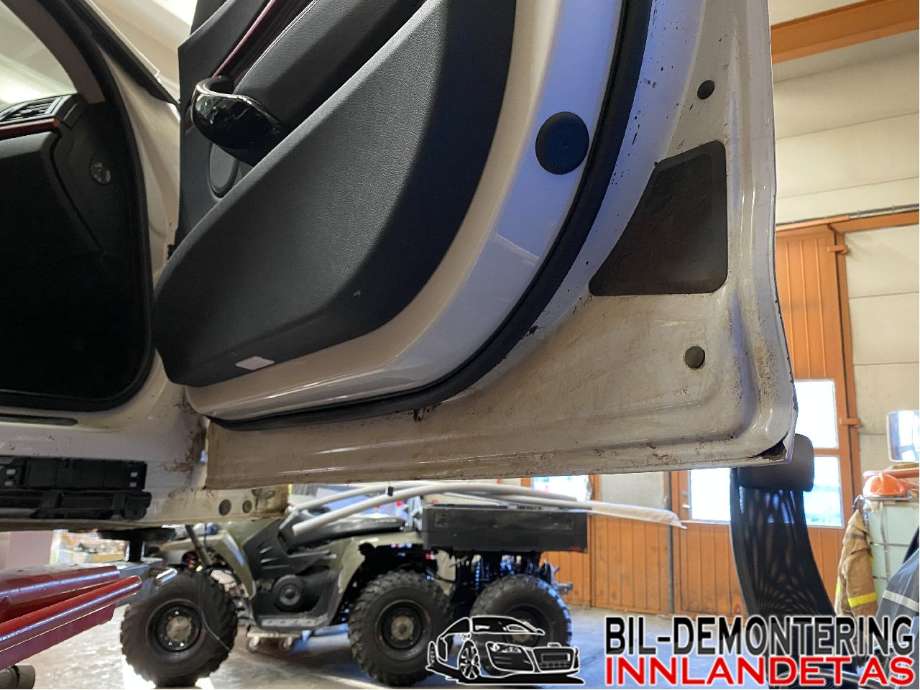 Dør høyre foran til BMW 3-Serie 2012-2018 (F30/F31/F34) (F30/F31/F34) (BMW|41 51 5 A43 C94|)