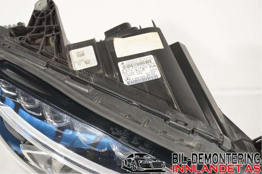 Frontlykt høyre halogen til Mercedes C-Klasse 2018-2021 (Fase 2) (W205) (W205) (MERCEDES|A 205 906 74 03|)