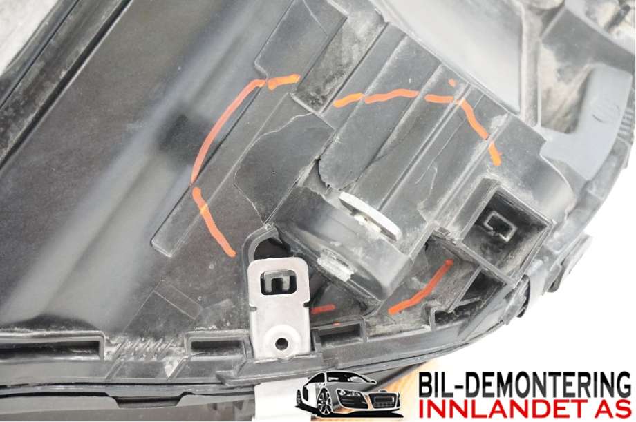 Frontlykt høyre halogen til Mercedes C-Klasse 2018-2021 (Fase 2) (W205) (W205) (MERCEDES|A 205 906 74 03|)