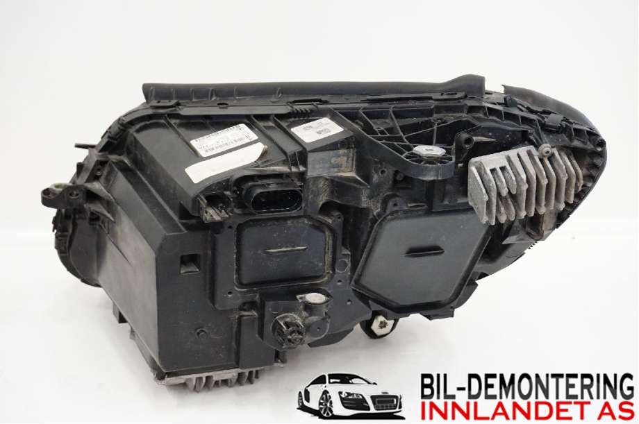 Frontlykt høyre halogen til Mercedes C-Klasse 2018-2021 (Fase 2) (W205) (W205) (MERCEDES|A 205 906 74 03|)