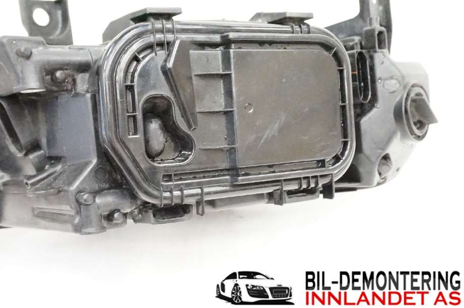 Frontlykt venstre halogen til Audi A6 2005-2008 (Type III, Fase 1) (C6) (C6) (AUDI|)