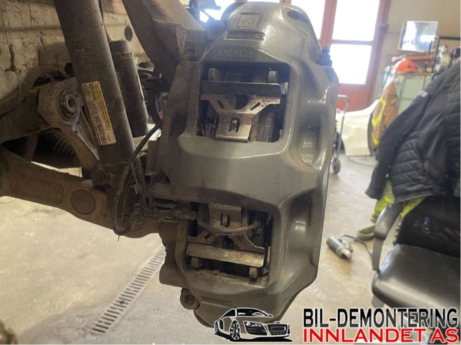 Bremsecaliper høyre foran til Mercedes C-Klasse 2014-2018 (Fase 1) (W205) (W205) (MERCEDES|A 205 421 68 98|)