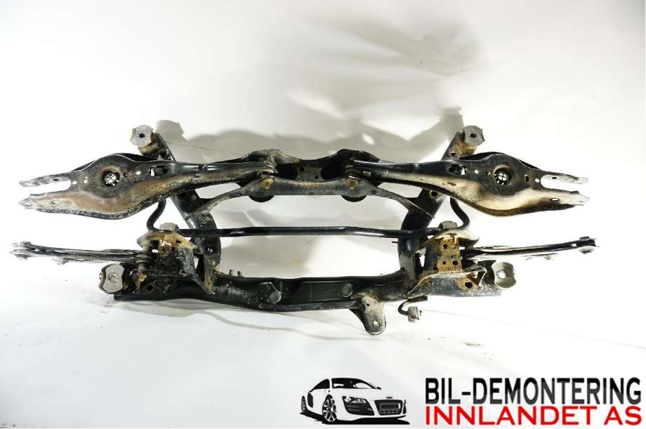 Travers bak til VW Passat 2015-2019 (Fase 1) (B8) (B8) (VOLKSWAGEN|3Q0 505 235 AB|3Q0 505 235 AG|)