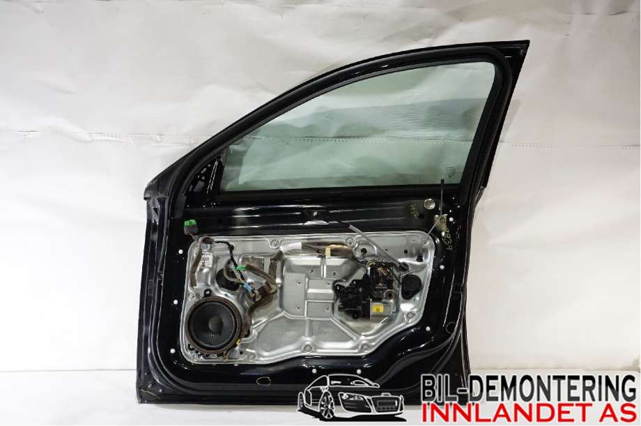 Dør høyre foran til Volvo V70 2007-2013 (Type III, Fase 1)  (VOLVO|31335589|)