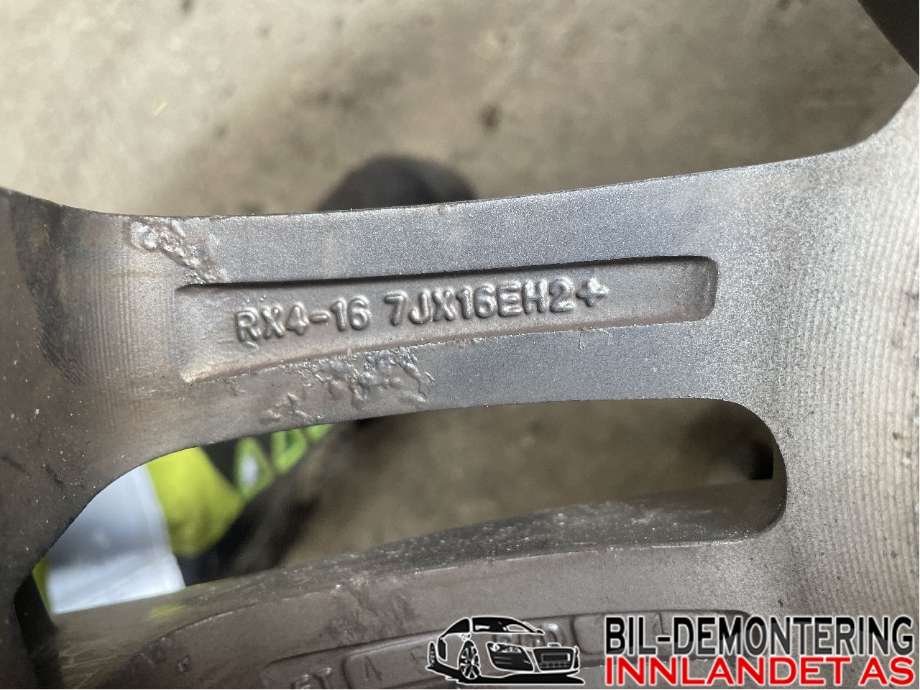 Felgsett aluminium til Toyota C-HR 2016-->> (TOYOTA|7JX16EH2+|215/65R16|CONTINENTAL)