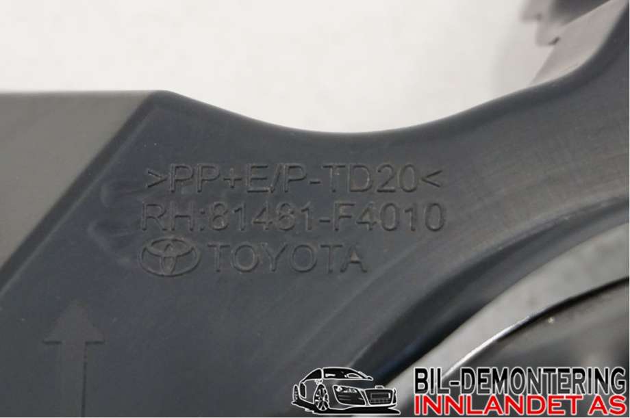 Tåkelykt høyre foran til Toyota C-HR 2016-->>  (TOYOTA|8121048051||81481-F4010)
