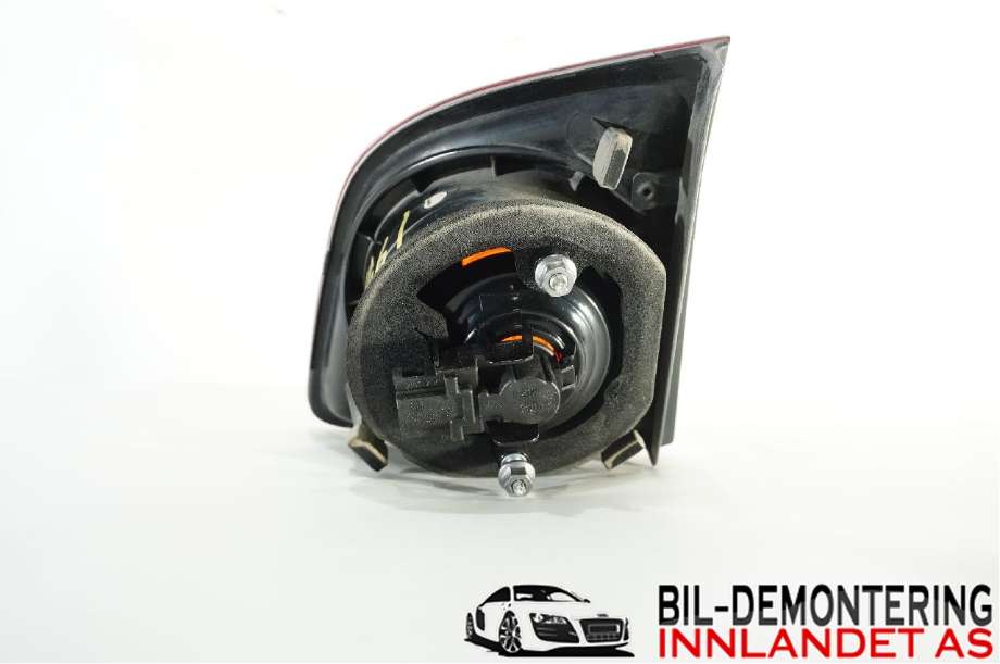 Baklykt venstre indre til VW Golf, Plus/Cross 2005-2009 (Fase 1)  (VOLKSWAGEN|5M0 945 093 J|5M0 945 093 M|)