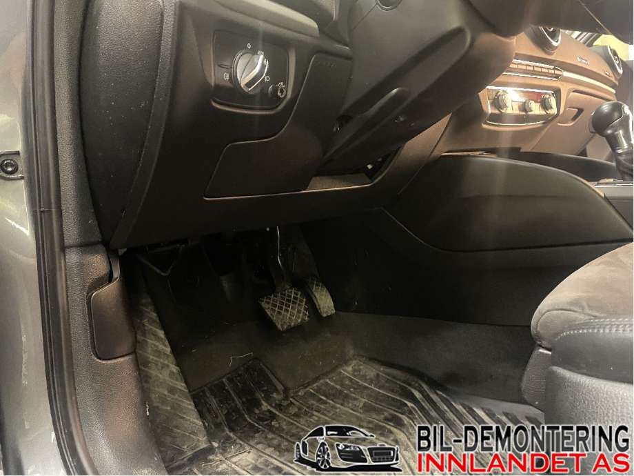 Airbag kne til Audi A3, 2016-2020 (Type III, Fase 2)  (AUDI|8V1 880 841 C)