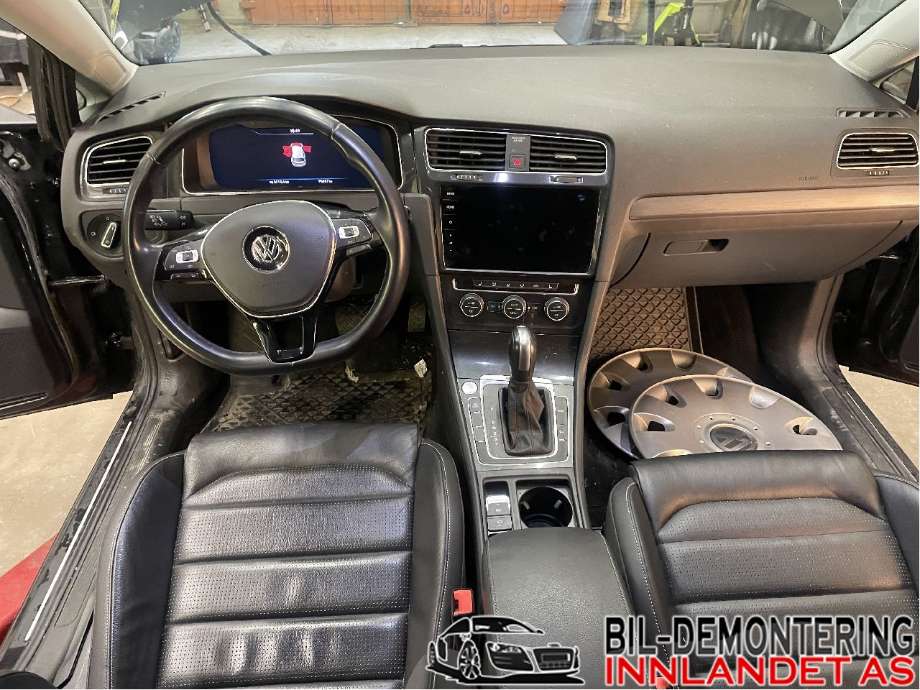 Dashbord til VW e-Golf, 2017-2020 (Fase 2)  (VOLKSWAGEN|5G1 857 003 P)