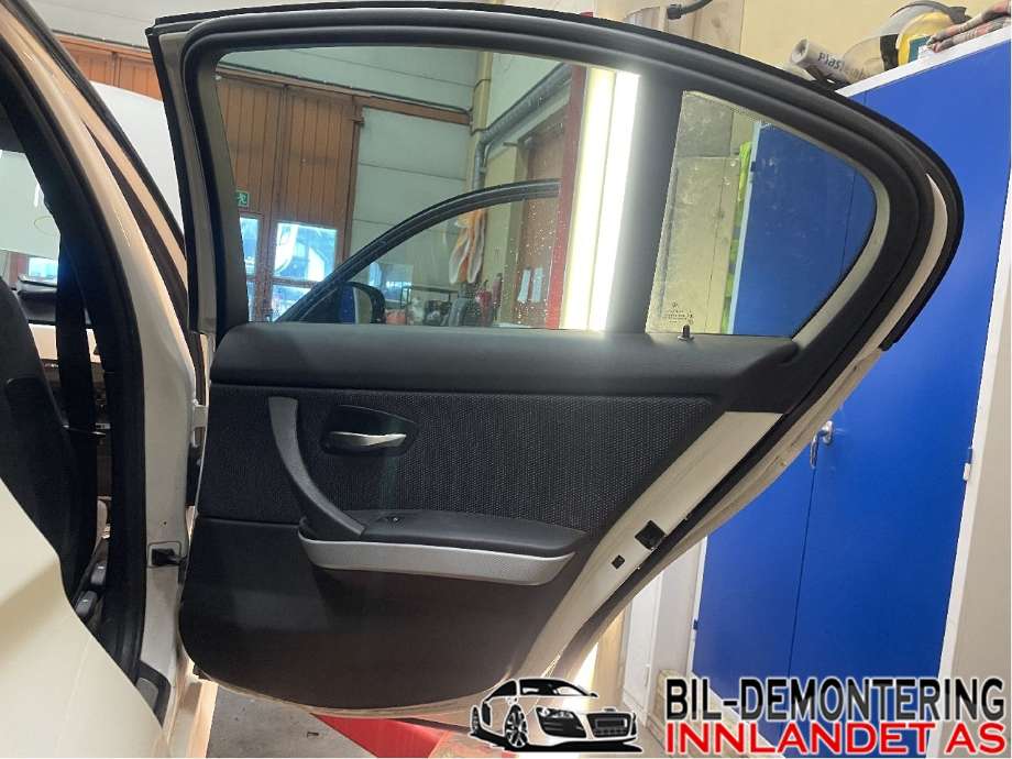 Dør høyre bak til BMW 3-Serie 2005-2011 (E90/E91/E92/E93) (E90/E91/E92/E93) (BMW|41 00 7 203 648|)