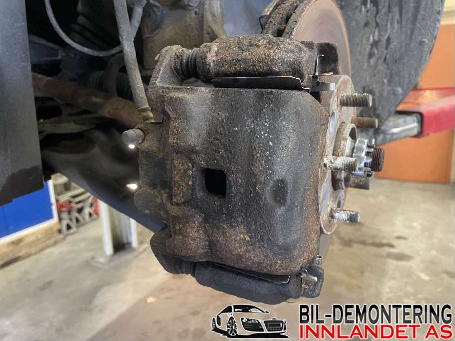 Bremsecaliper venstre foran til Nissan Leaf, 2011-2017 (Type I)  (NISSAN|410113TS0A)