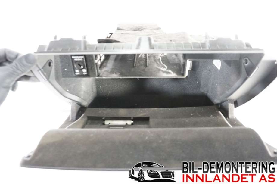 Hanskerom til Audi A3 2012-2016 (Type III, Fase 1)  (AUDI|8V1 857 104|8V1 857 035 D|)