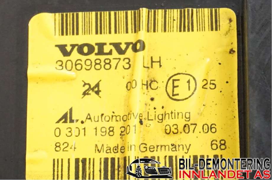 Frontlykt venstre halogen til Volvo S40 2004-2007 (Type II, Fase 1)  (VOLVO|30698873|)