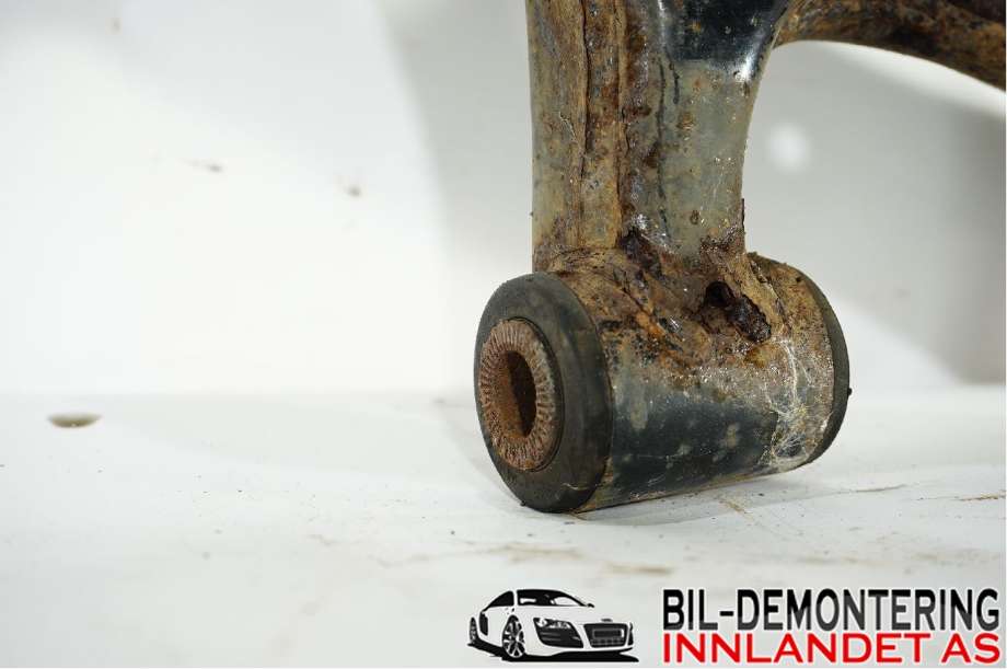 Bærebru venstre foran nedre til Toyota RAV4 2009-2013 (Type III, Fase 2)  (TOYOTA|4806942051|4806942060|)
