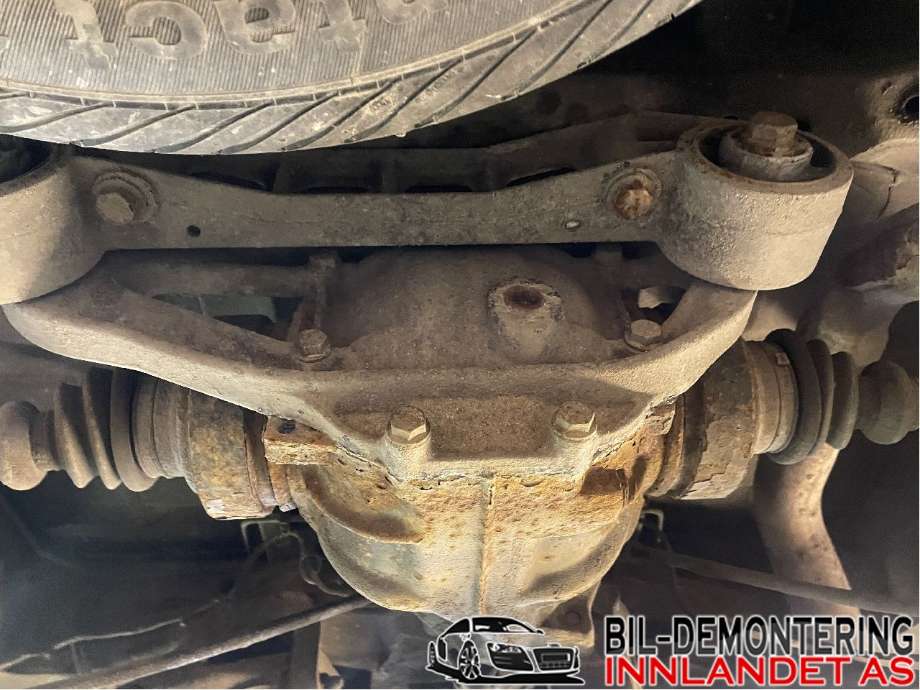 Kardang klokke bak til Mercedes Vito/Viano 2010-2014 (Fase 2) (W639) (W639) (MERCEDES|A 639 350 32 14|)