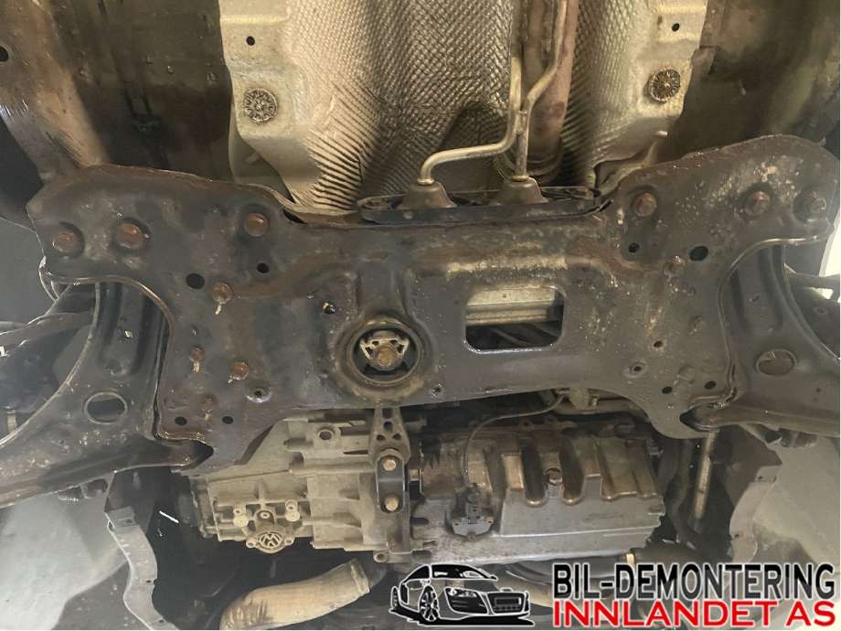 Travers foran hoved til VW Caddy, 2010-2015 (Type III, Fase 2)  (VOLKSWAGEN|1K0 199 315 B)