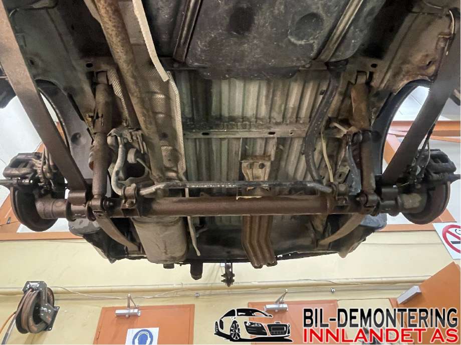 Bakaksel til VW Caddy, 2010-2015 (Type III, Fase 2)  (VOLKSWAGEN|2K3 501 101 B)