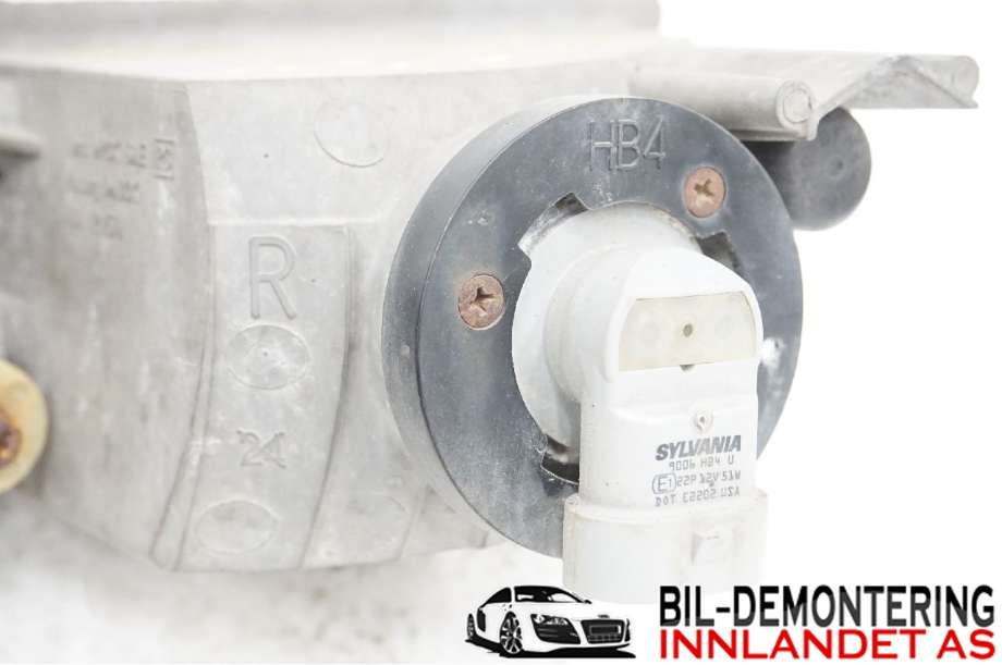 Tåkelykt høyre foran til Toyota RAV4 2000-2006 (Type II)  (TOYOTA|8121142020|)