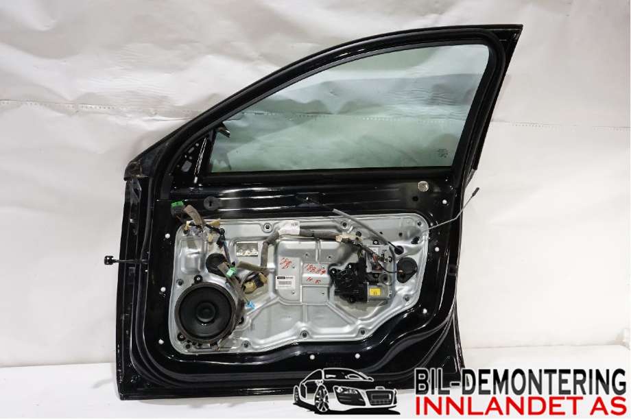 Dør høyre foran til Volvo V70 2007-2013 (Type III, Fase 1)  (VOLVO|31335589|)