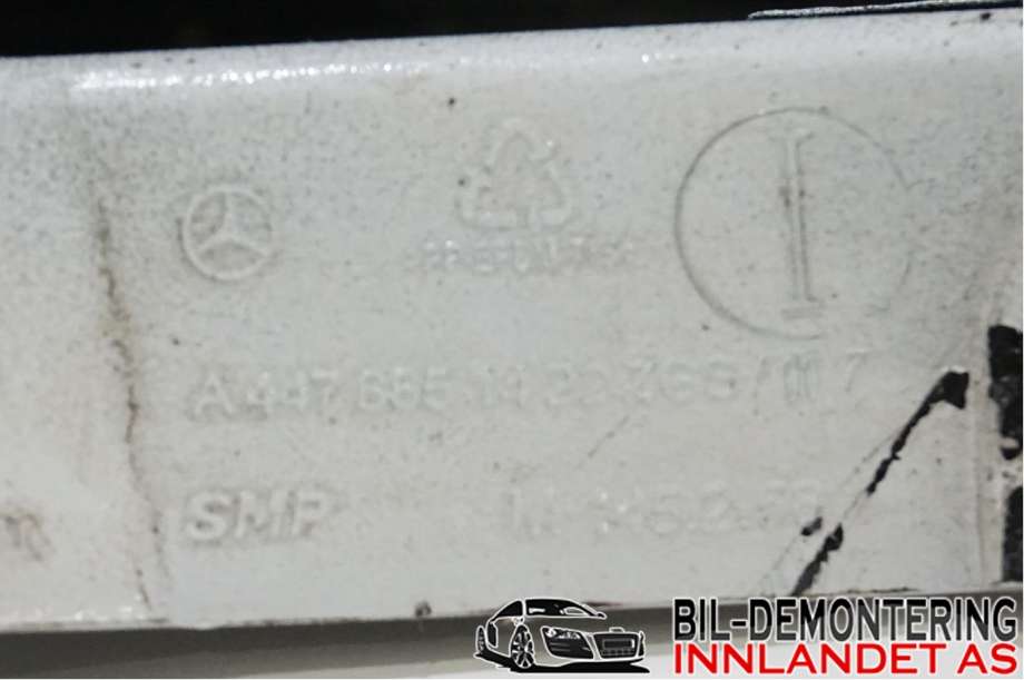 Støtfangerving venstre bak til Mercedes Vito 2014-->> (W447) (W447) (MERCEDES|A 447 885 14 22||A4478851422)