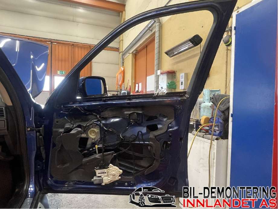 Dør høyre foran til BMW X3 2007-2010 (Fase 2) (E83) (E83) (BMW|41 00 3 451 016|)