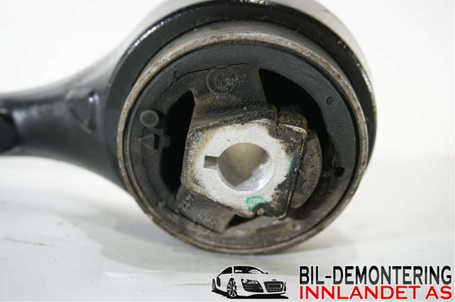 Bærebru høyre foran nedre til BMW X3 2007-2010 (Fase 2) (E83) (E83) (BMW|31 12 2 229 522|)