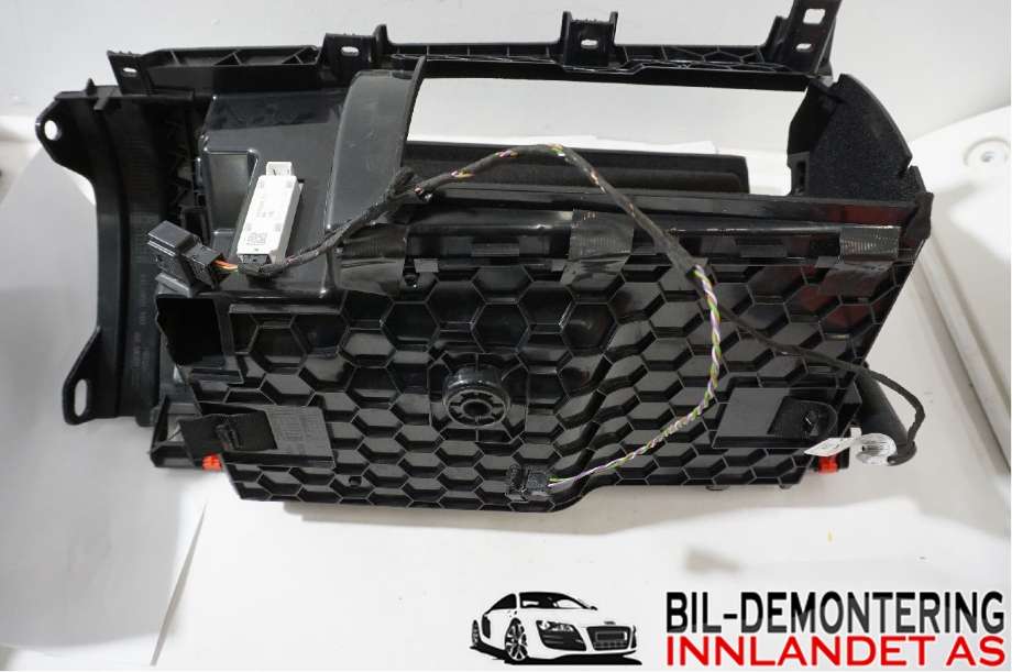 Hanskerom til BMW X5 2013-2018 (F15) (F15) (BMW|51 45 9 276 266|51 16 9 287 302|)